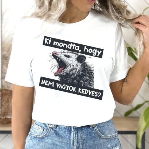 Ki mondta, hogy nem vagyok kedves, ordító oposszummal póló