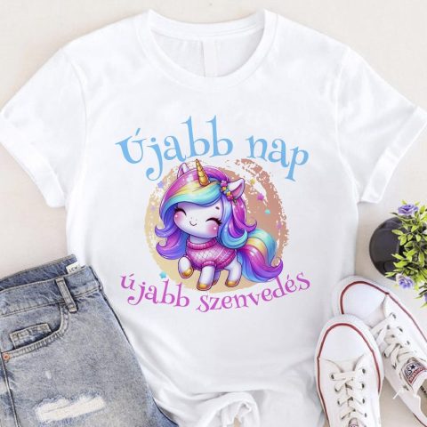 Újabb nap újabb szenvedés, cuki unikornissal póló