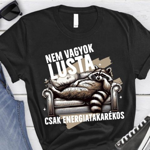 Nem vagyok lusta, csak energiatakarékos, lazuló mosómedvével póló
