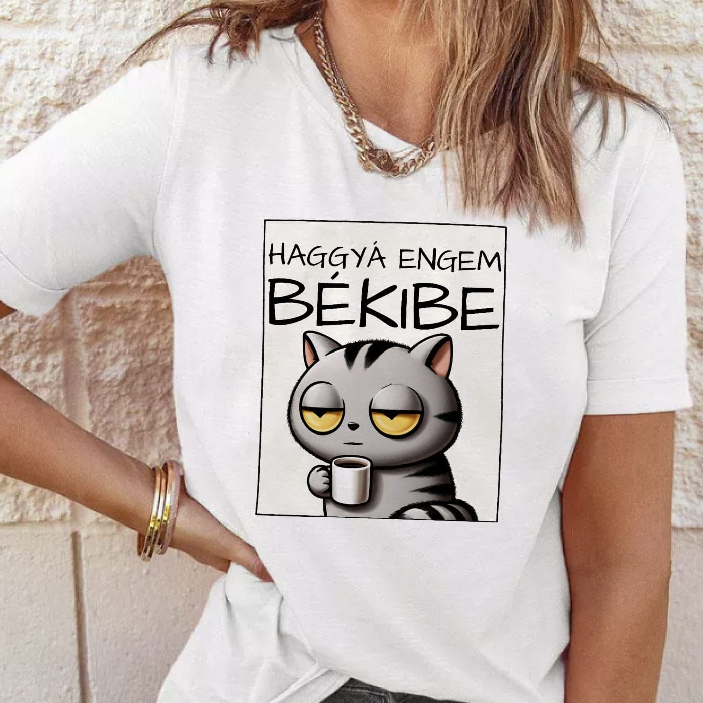 Haggyá engem békibe, unott macskával póló