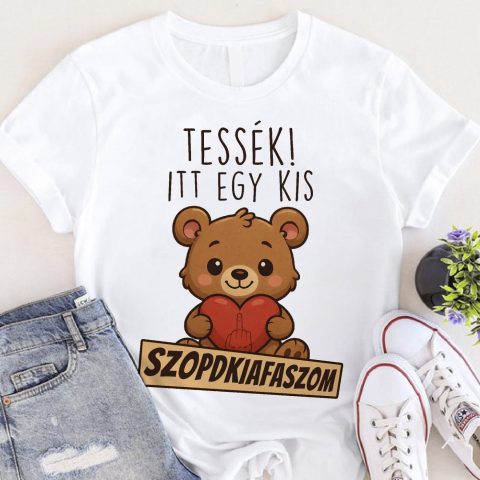 Tessék! Itt egy kis... póló