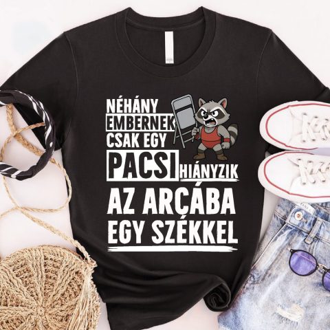 Néhány embernek csak egy pacsi hiányzik az arcába póló