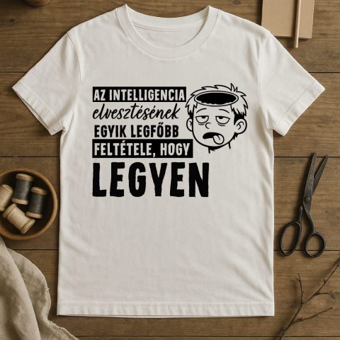 Az intelligencia elvesztésének egyik legfőbb feltétele póló vagy pulcsi
